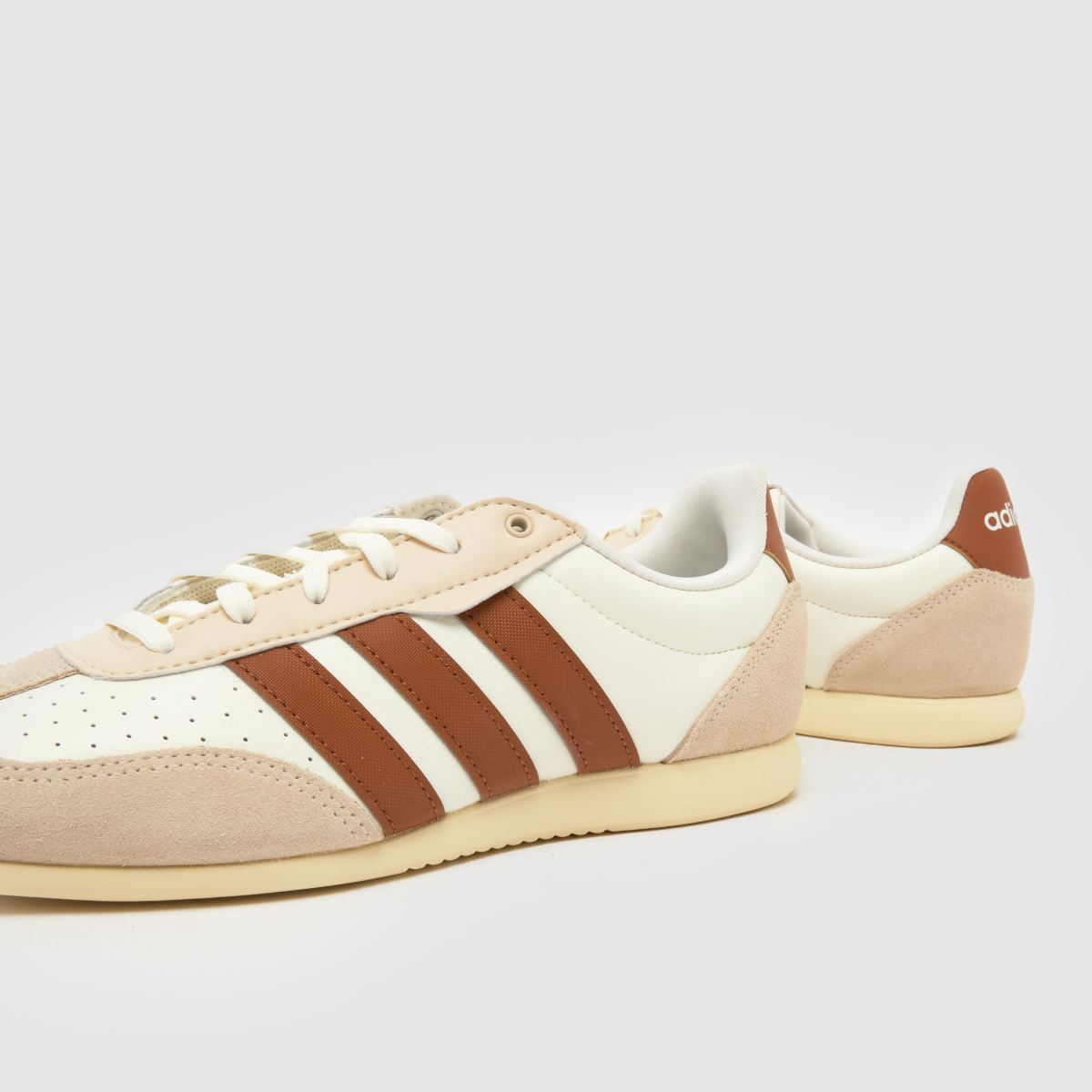 adidas Barreda Lo in White & Brown adidas Barreda Lo 7