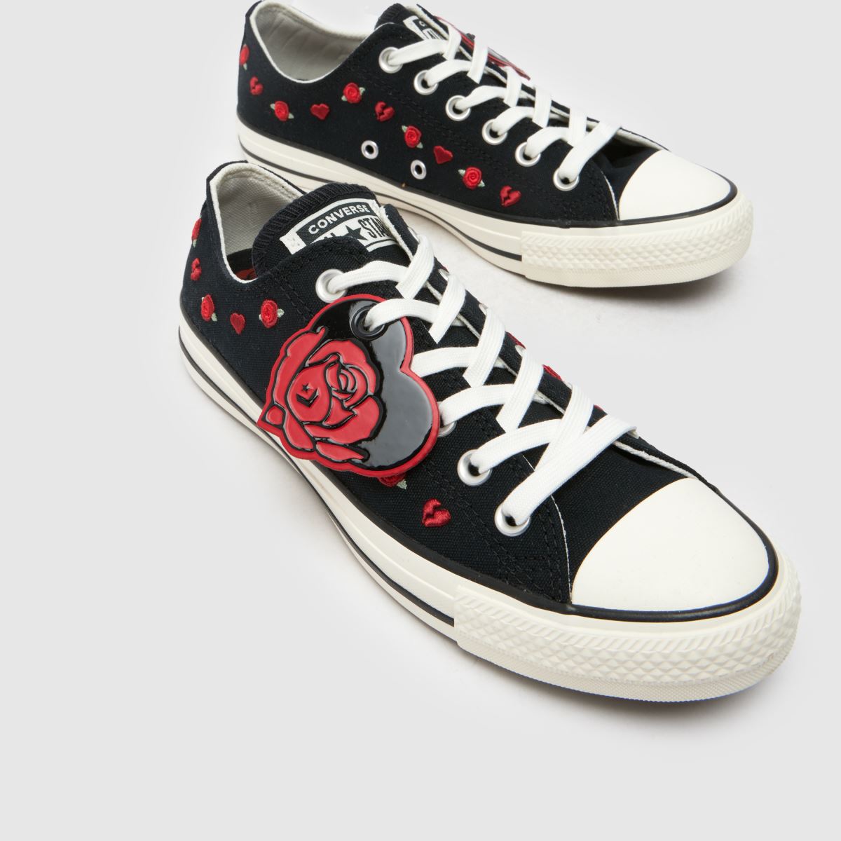 black converse with roses