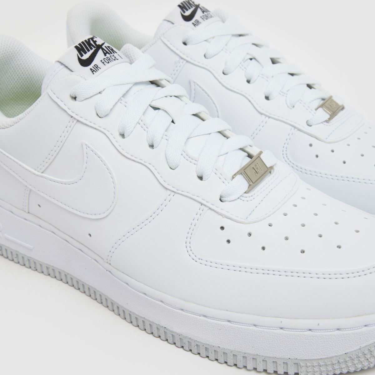 Nike Air Force 1 in White Nike Air Force 1 4