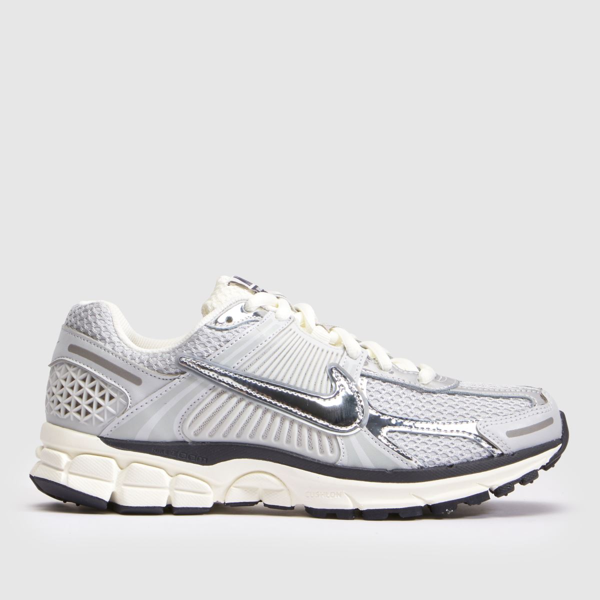 Nike Vomero 5 in White & Silver Nike Vomero 5