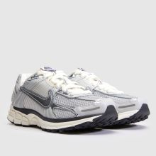 Nike Vomero 5 in White & Silver Nike Vomero 5,2 of 4