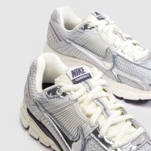 Nike Vomero 5 in White & Silver Nike Vomero 5,4 of 4