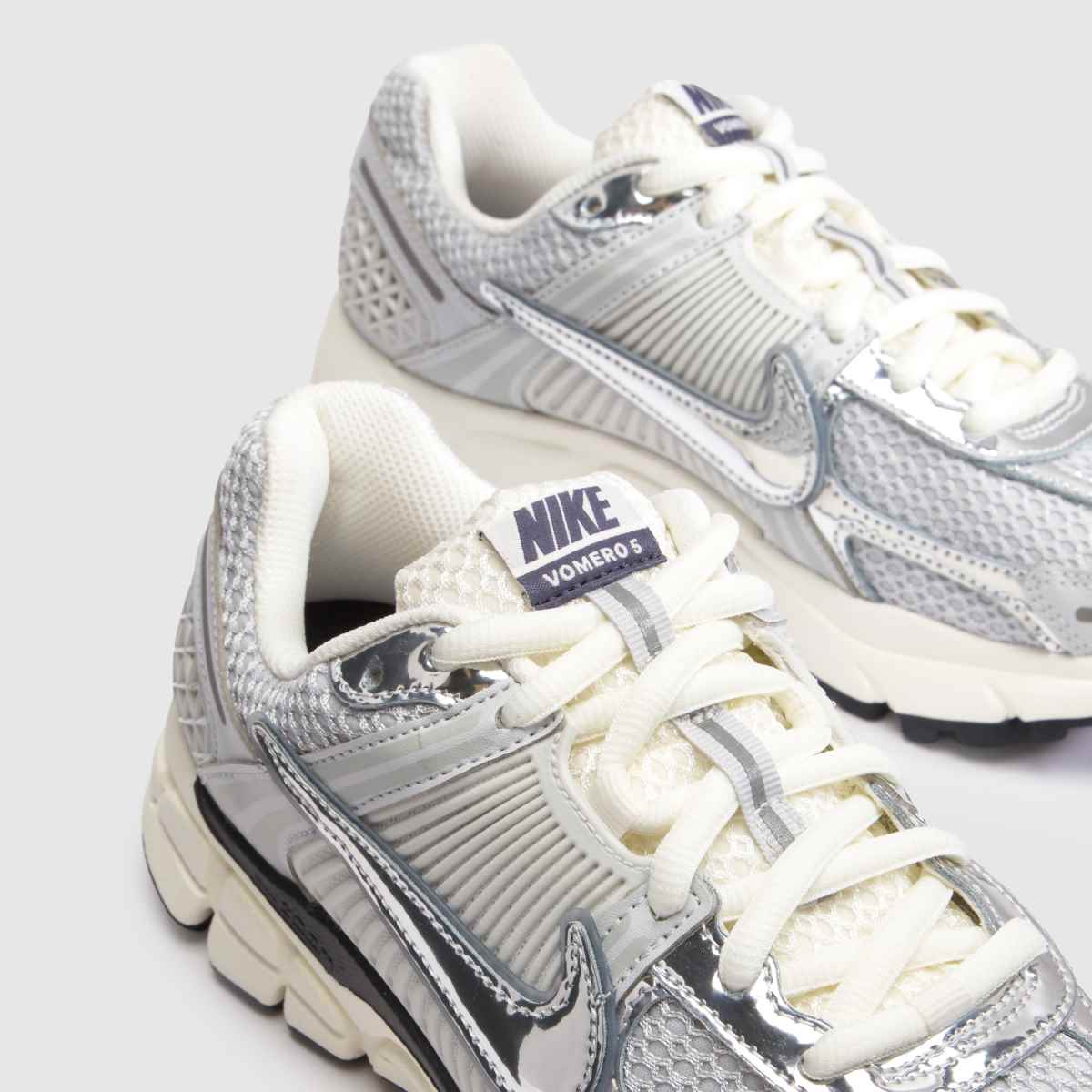 Nike Vomero 5 in White & Silver Nike Vomero 5 7