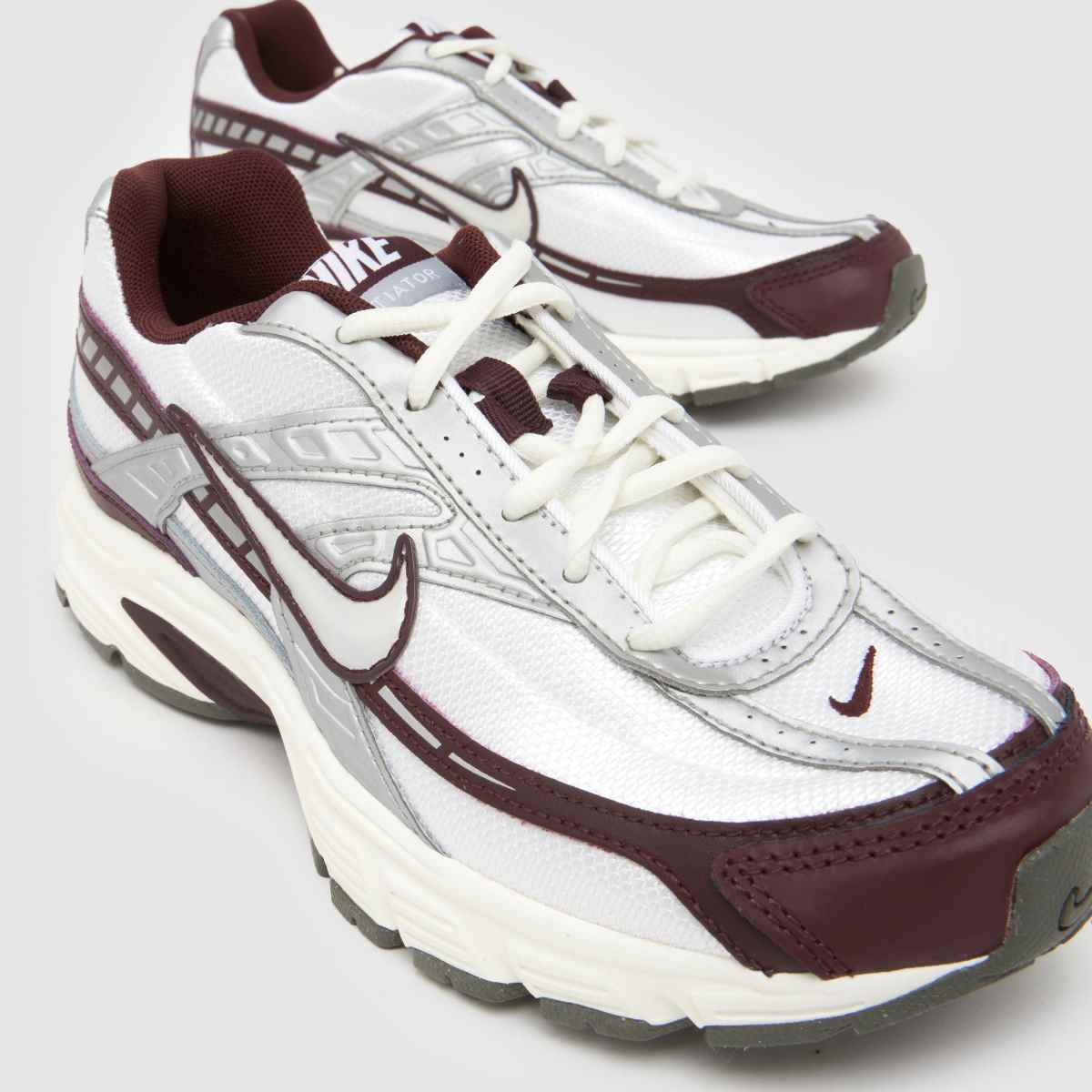 Nike Initiator in White & Burgundy Nike Initiator 4