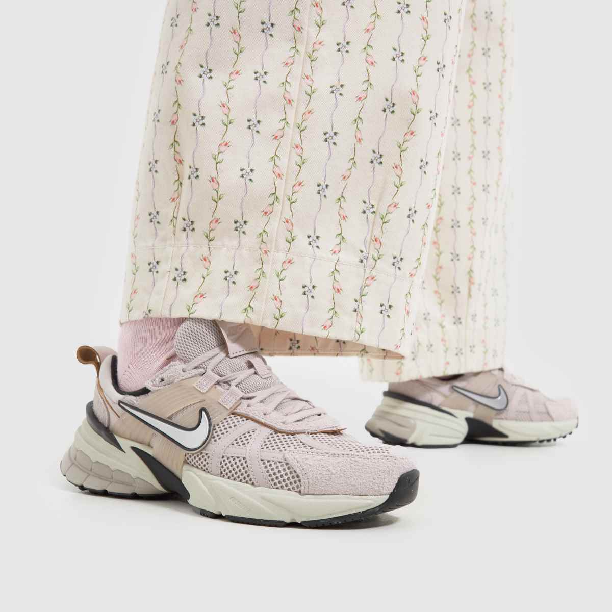 Nike V2k Trainers in Pale Pink, Size: (EU 36)