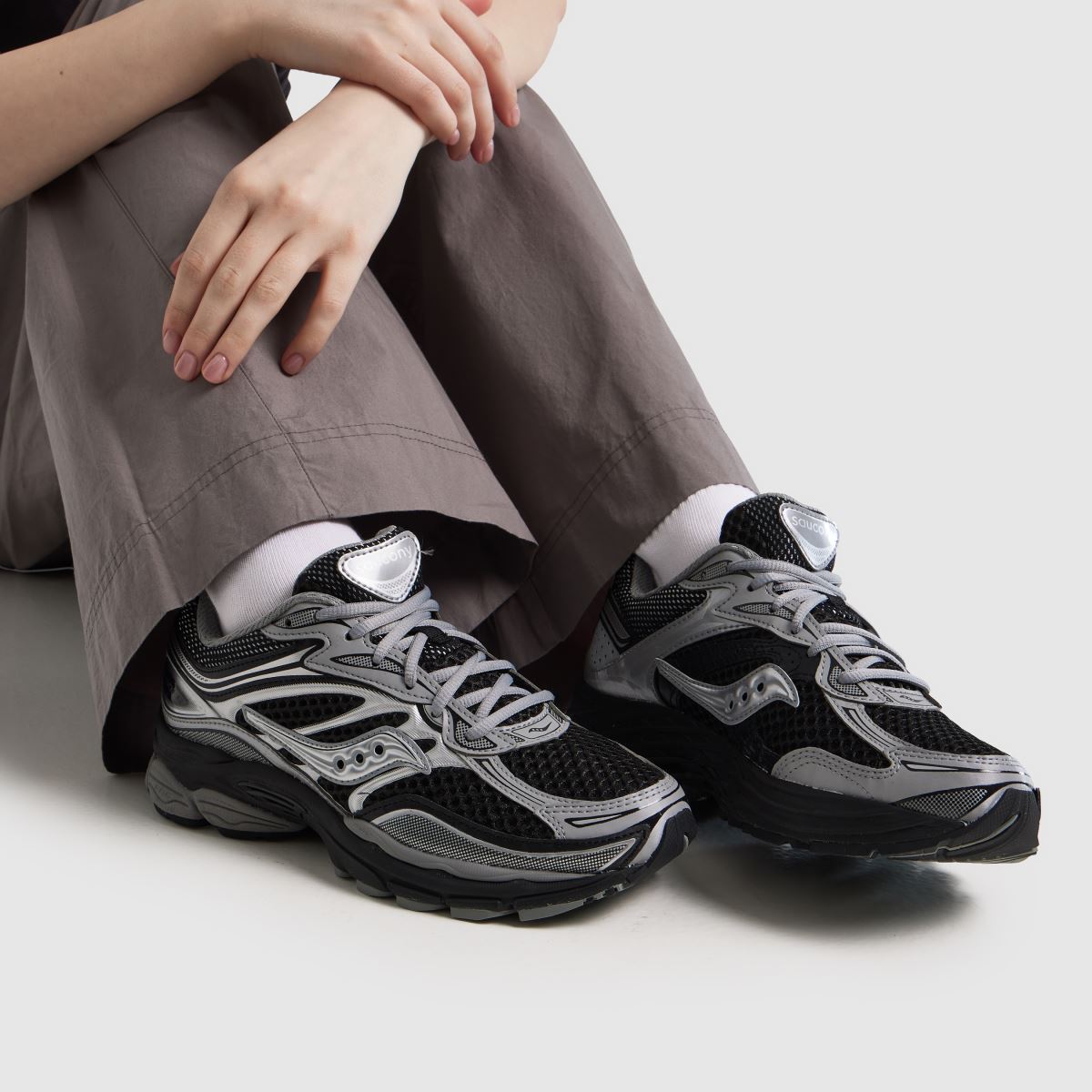 Saucony ProGrid Omni 9 OG in Black & Silver Saucony ProGrid Omni 9 OG 8