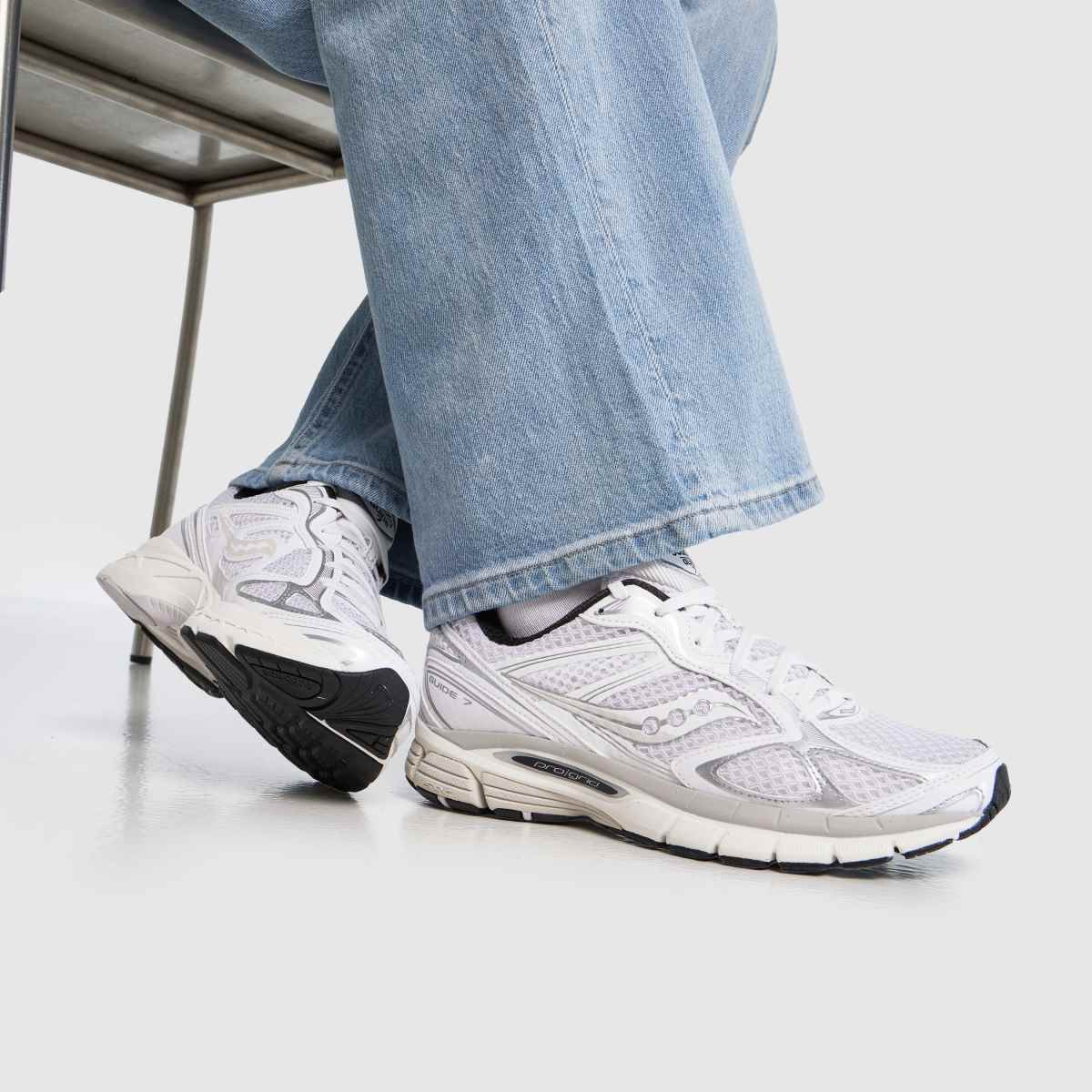 Saucony Guide 7 in White & Black Saucony Guide 7 8