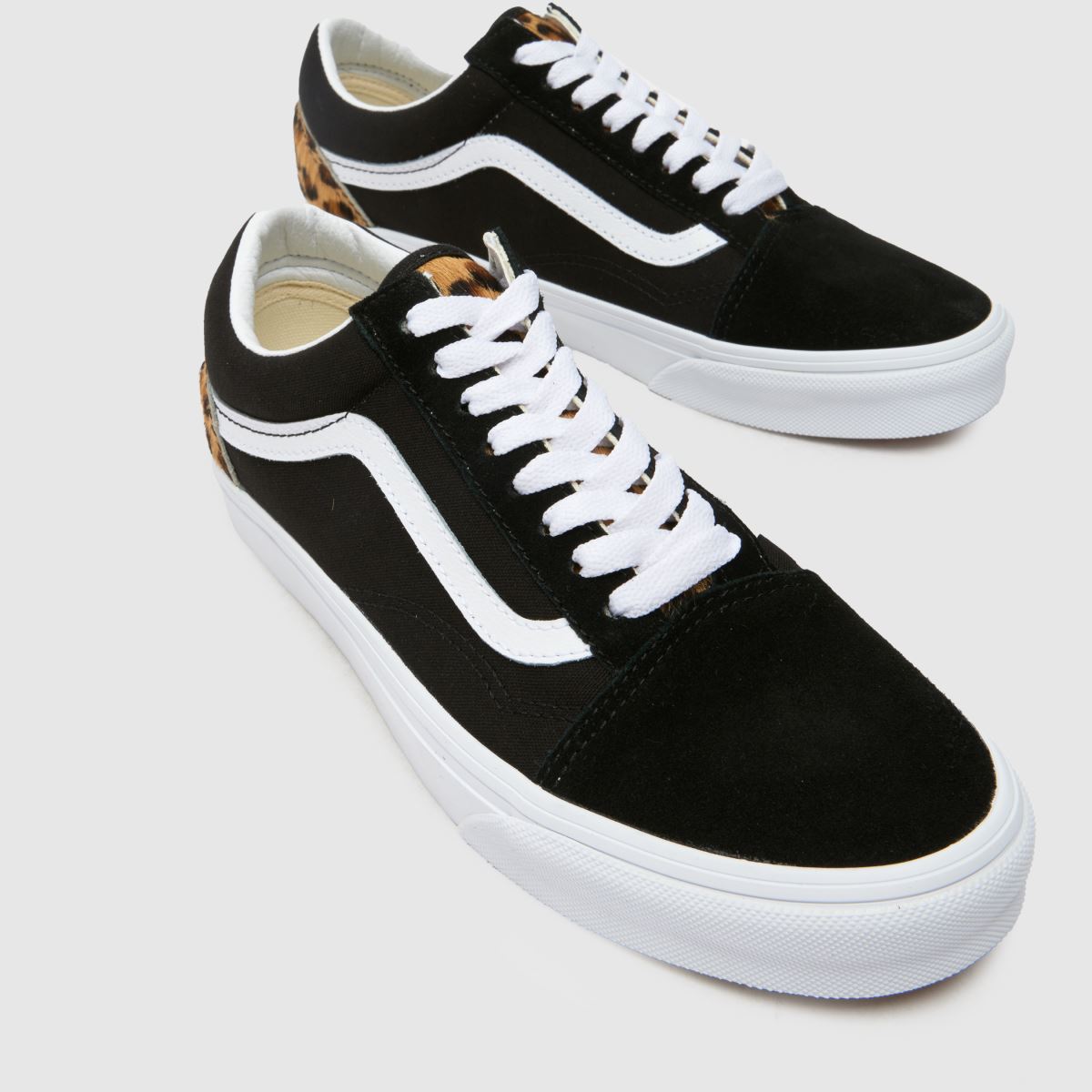 Vans Old Skool in Black & White Vans Old Skool 4