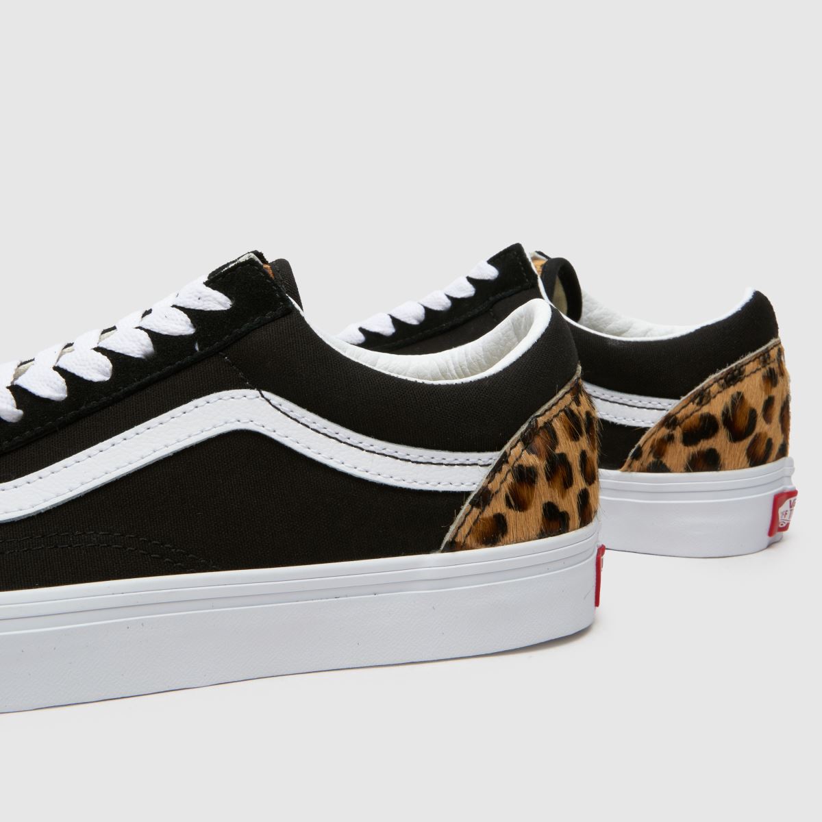 Vans Old Skool in Black & White Vans Old Skool 7