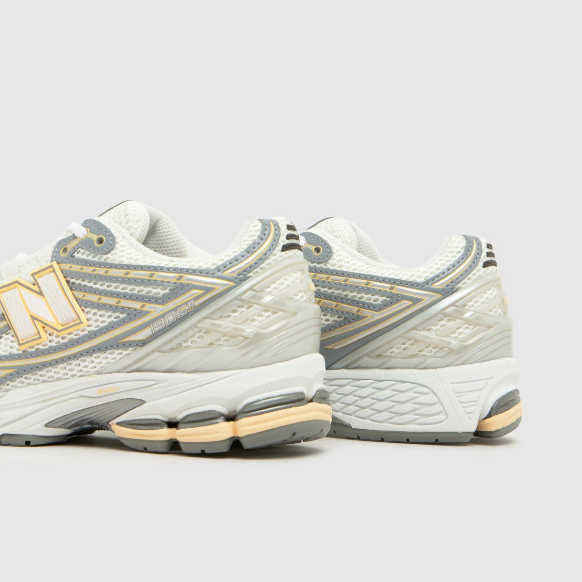 New Balance 1906 in Silver Multi New Balance 1906 7