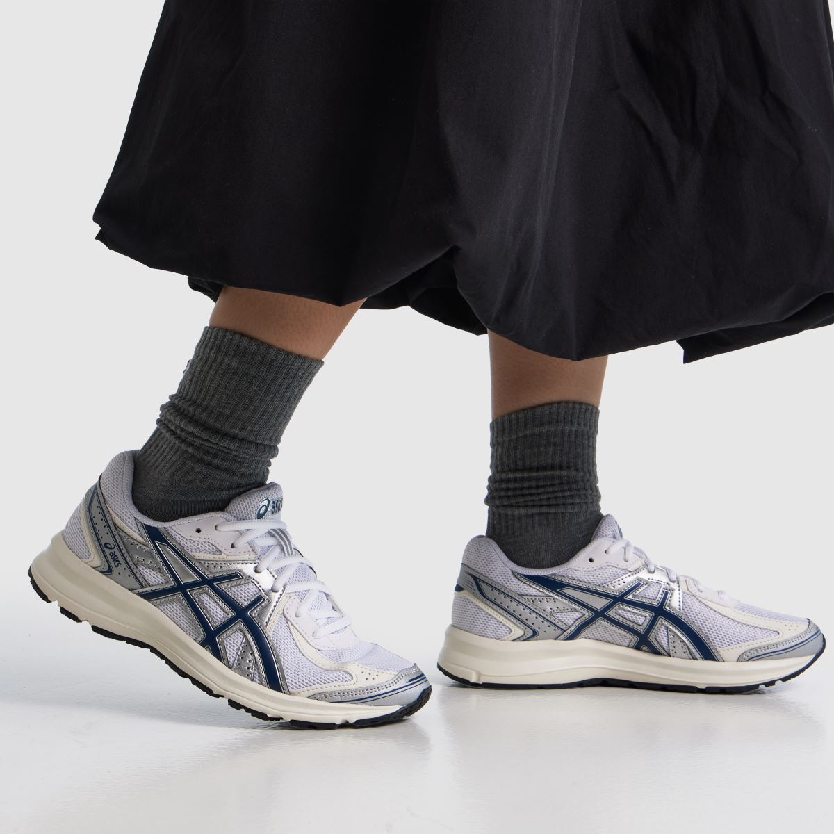 ASICS JOG 100S in White & Navy ASICS JOG 100S 8