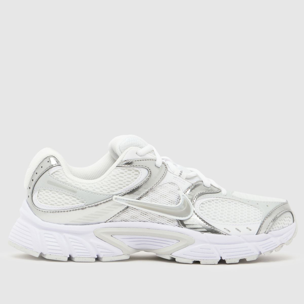 Nike V5 RNR Trainers in White