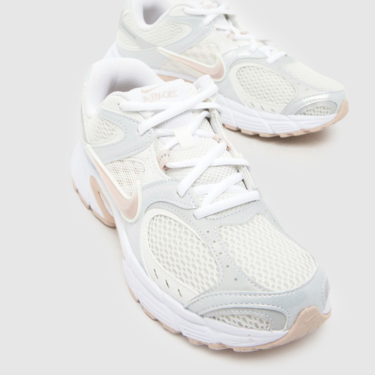 Nike V5 RNR in White & Pink Nike V5 RNR 4
