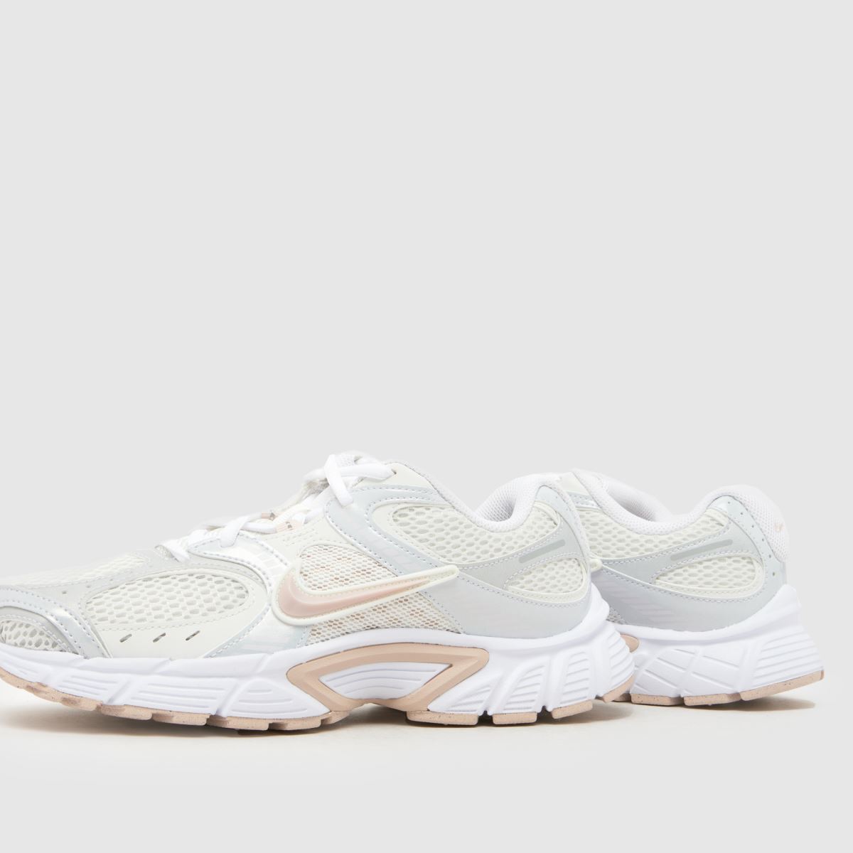 Nike V5 RNR in White & Pink Nike V5 RNR 7