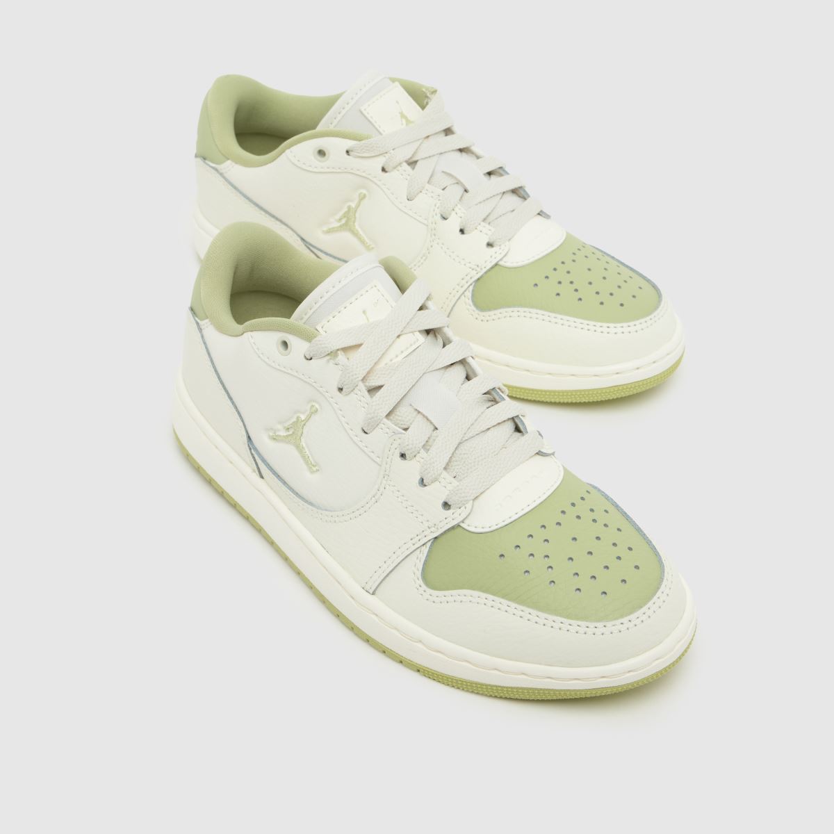 Nike Jordan Court Connect Low in Beige Multi Nike Jordan Court Connect Low 4