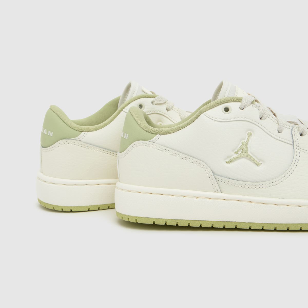 Nike Jordan Court Connect Low in Beige Multi Nike Jordan Court Connect Low 7