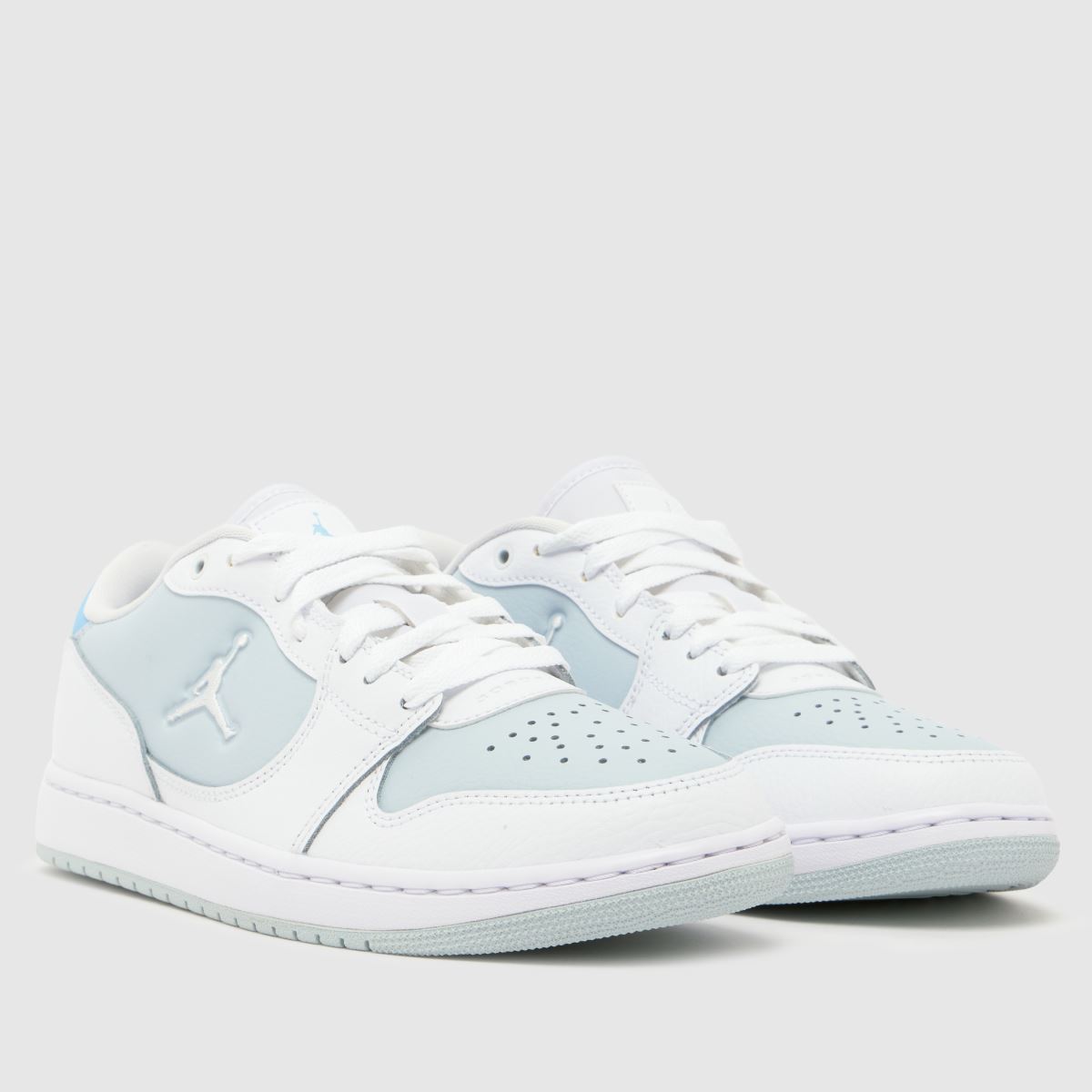 Nike Jordan Court Connect Low in White & Blue Nike Jordan Court Connect Low 3
