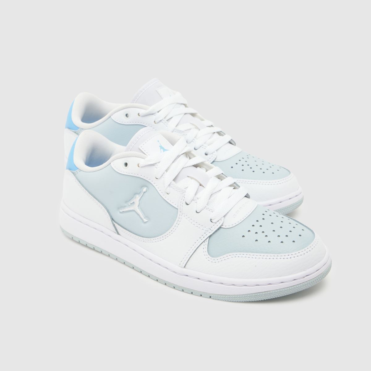 Nike Jordan Court Connect Low in White & Blue Nike Jordan Court Connect Low 4
