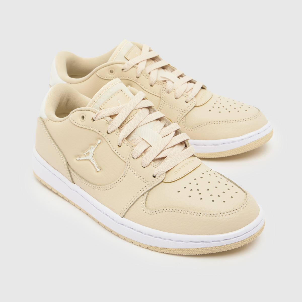 Nike Jordan Court Connect Low in Beige Nike Jordan Court Connect Low 4