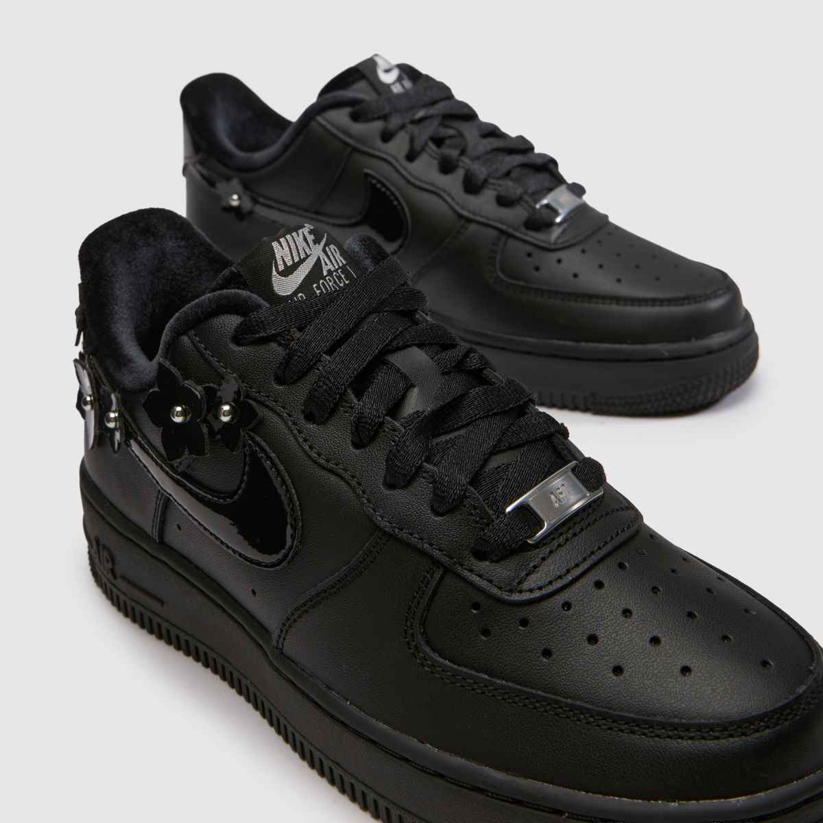 Nike Air Force 1 in Black Nike Air Force 1 4