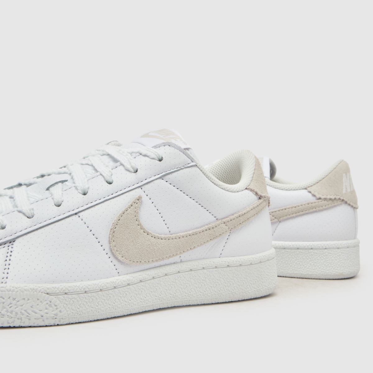 Nike Tennis Classic in White Nike Tennis Classic 7
