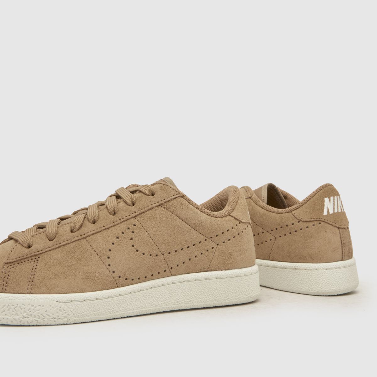 Nike Tennis Classic in Beige Nike Tennis Classic 7