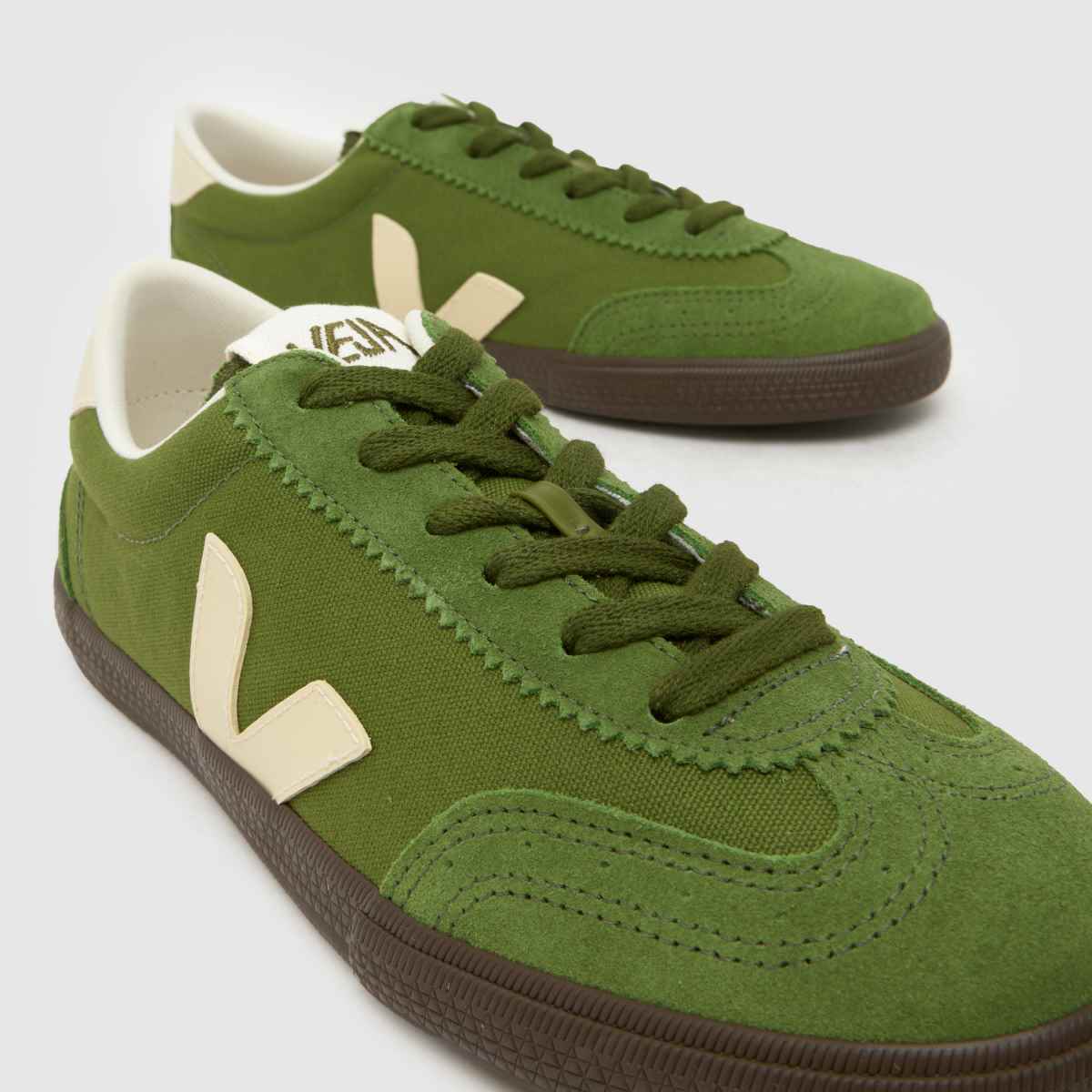 VEJA Volley in Khaki VEJA Volley 4