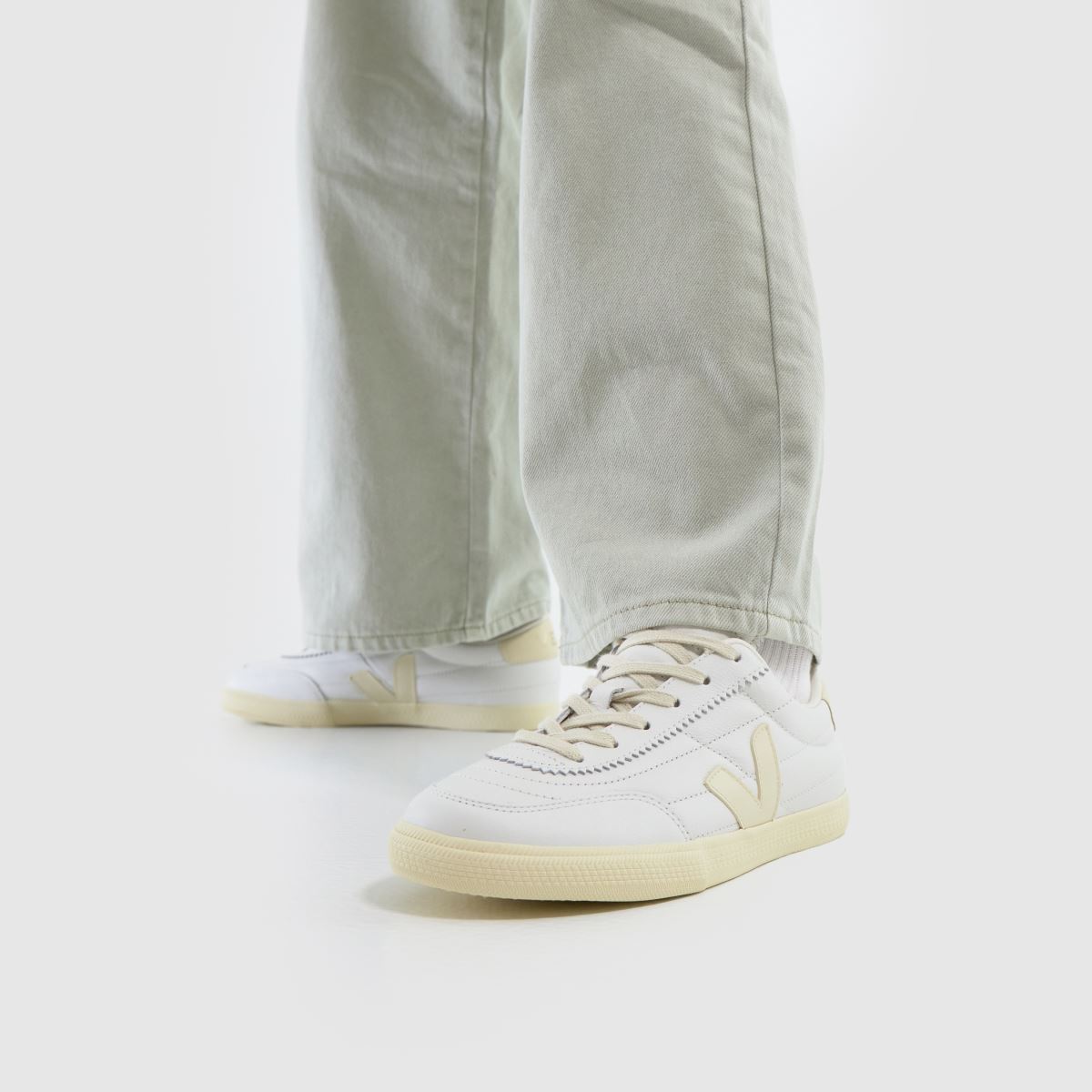 VEJA Panenka in White Multi VEJA Panenka 8