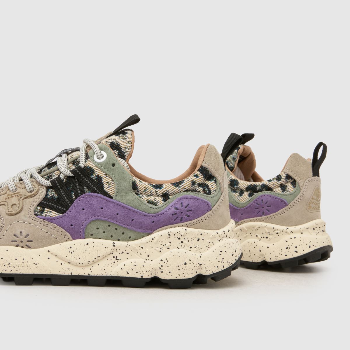 FLOWER MOUNTAIN Yamano 3 in Black & Grey FLOWER MOUNTAIN Yamano 3 7