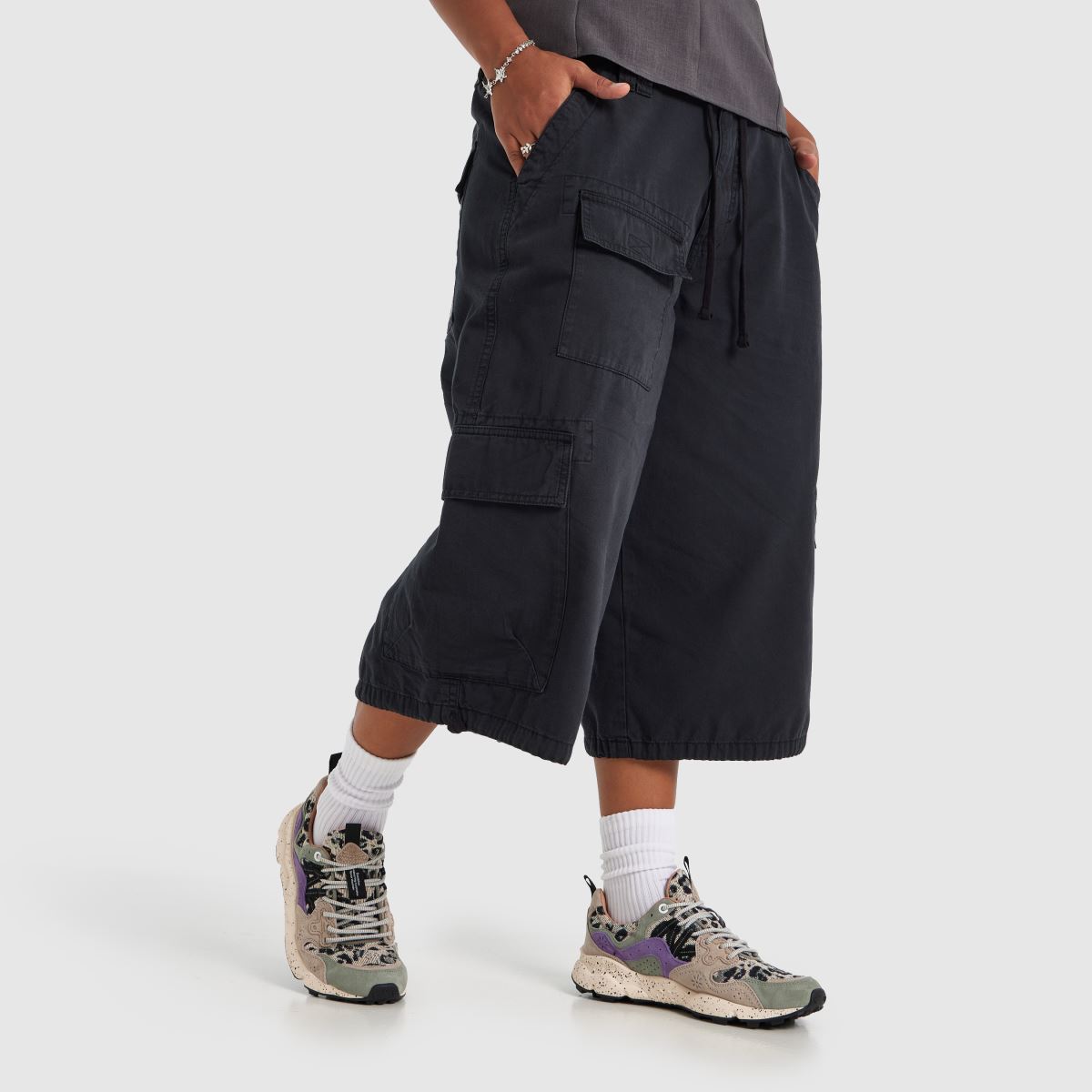 FLOWER MOUNTAIN Yamano 3 in Black & Grey FLOWER MOUNTAIN Yamano 3 8