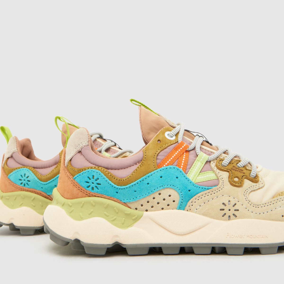 FLOWER MOUNTAIN Yamano 3 in Stone Multi FLOWER MOUNTAIN Yamano 3 7