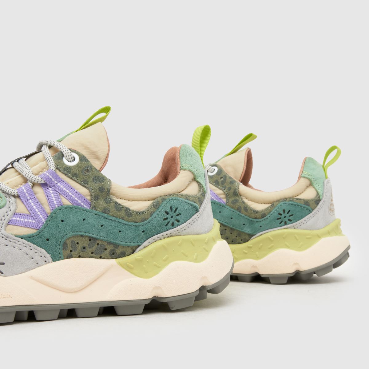 FLOWER MOUNTAIN Yamano 3 in Light Green FLOWER MOUNTAIN Yamano 3 7