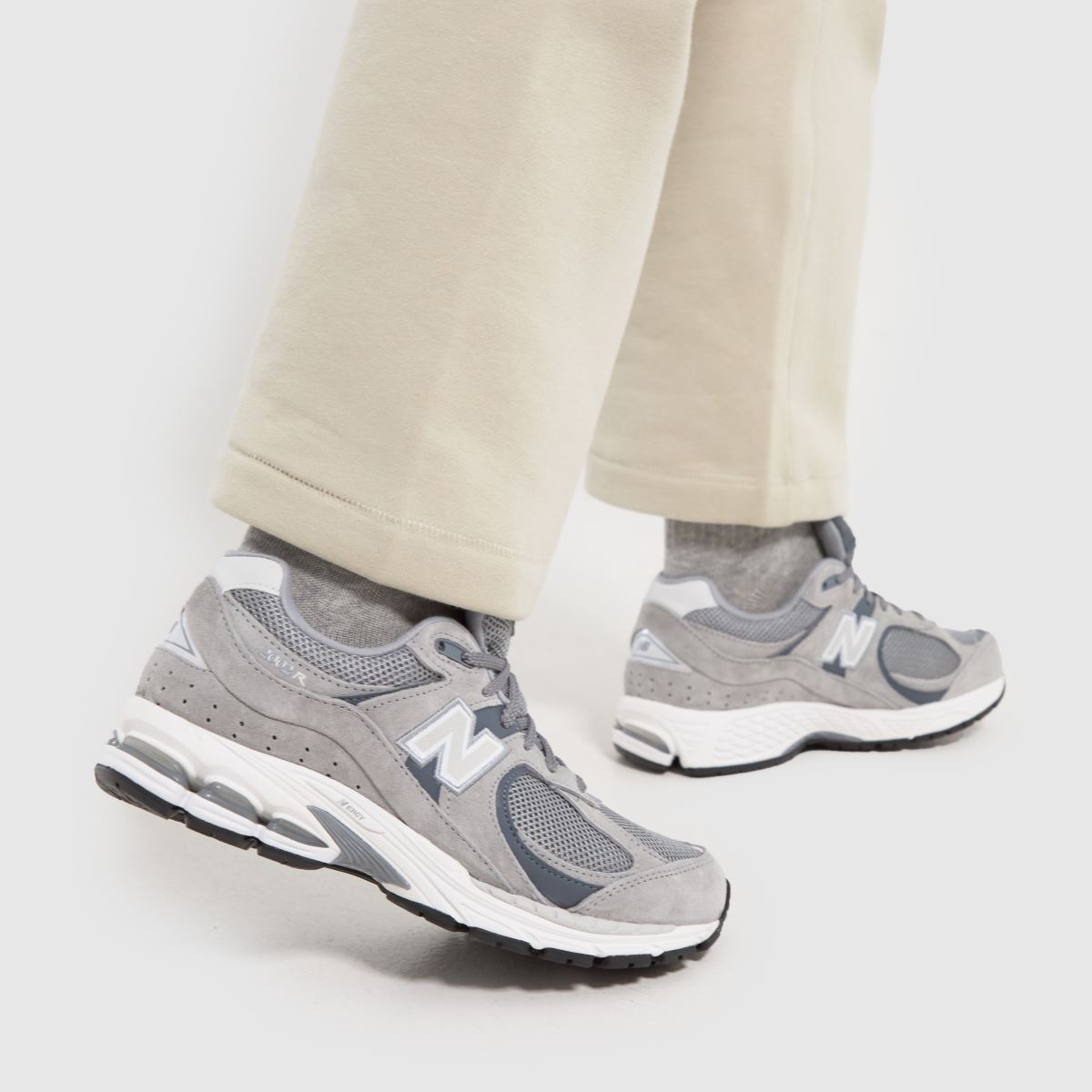 New Balance 2002r Trainers in White & grey New Balance 2002r Trainers in White & grey