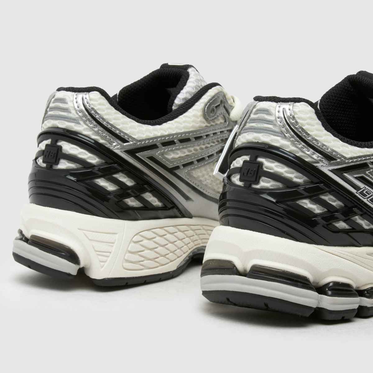 New Balance 1906 in White & Black New Balance 1906 7