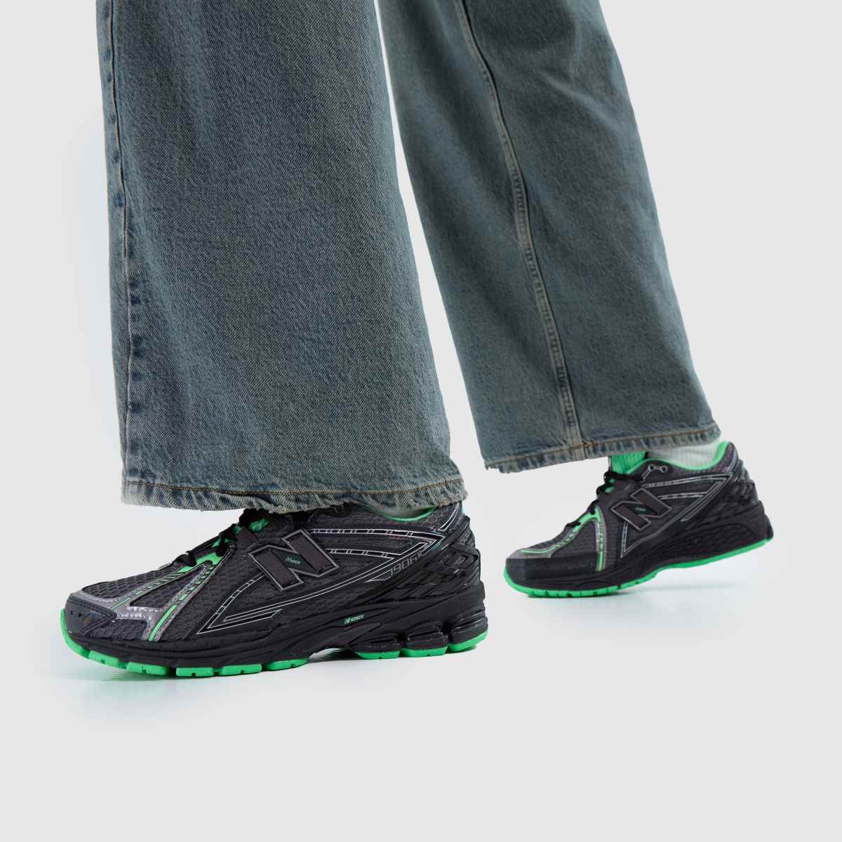 New Balance 1906 Trainers in Black & Green