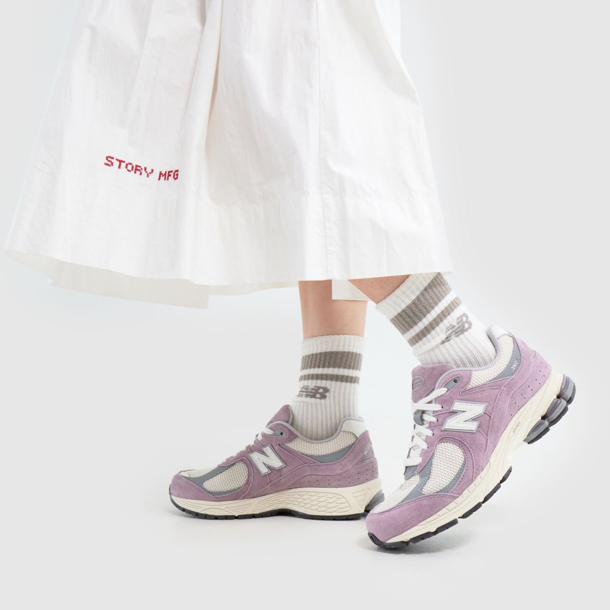 New Balance 2002 Trainers in Mauve