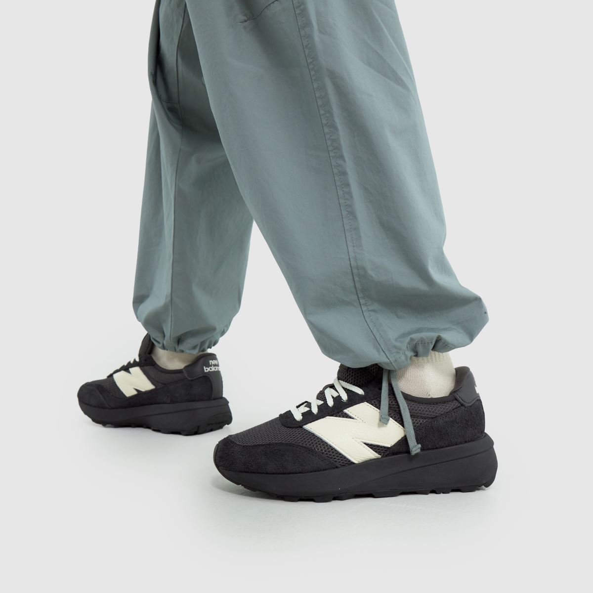 New Balance 370 in Black & White New Balance 370 8