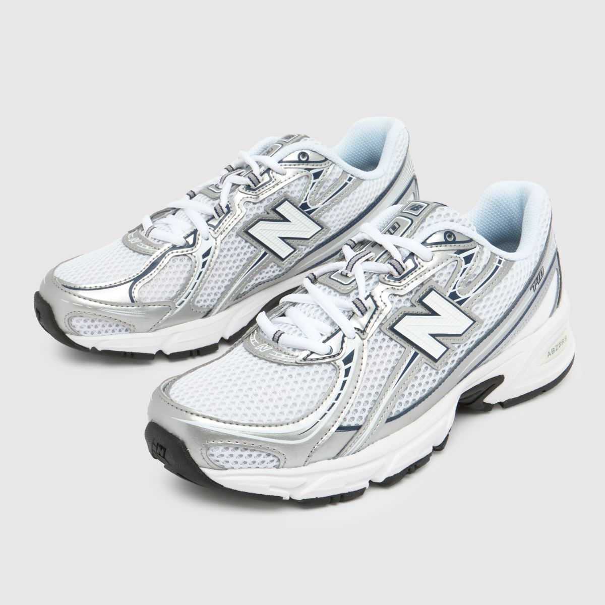 New Balance 740 in White & Navy New Balance 740 4