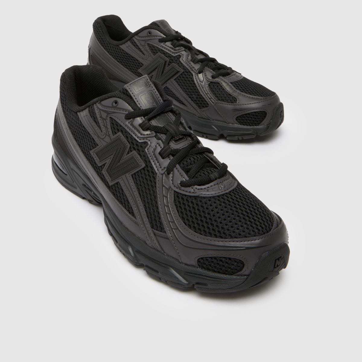 New Balance 740 Trainers in Black