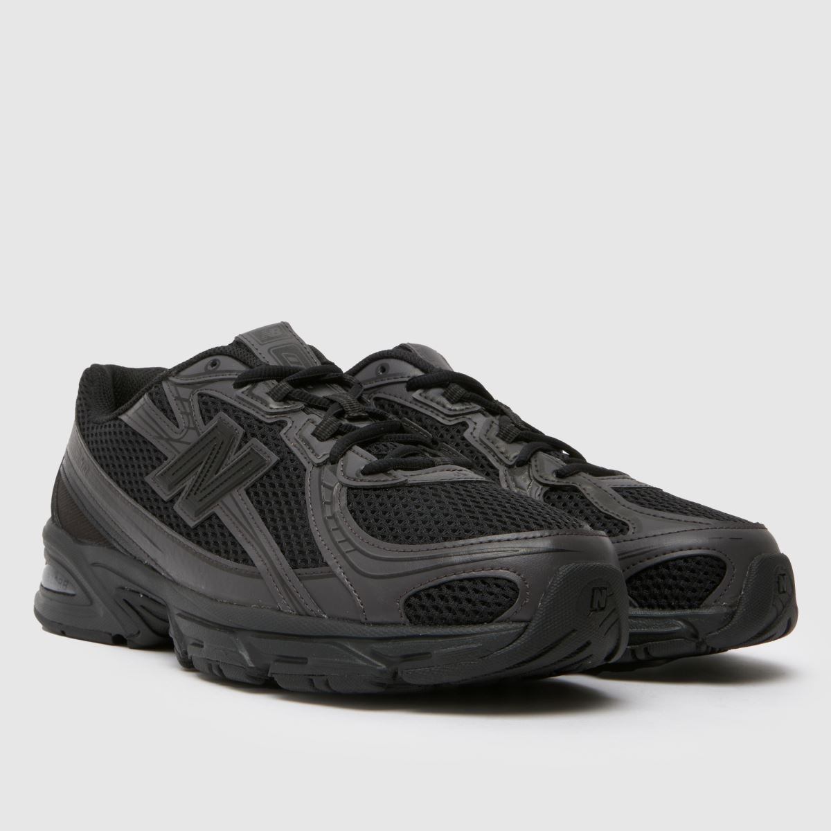 New Balance 740 Trainers in Black