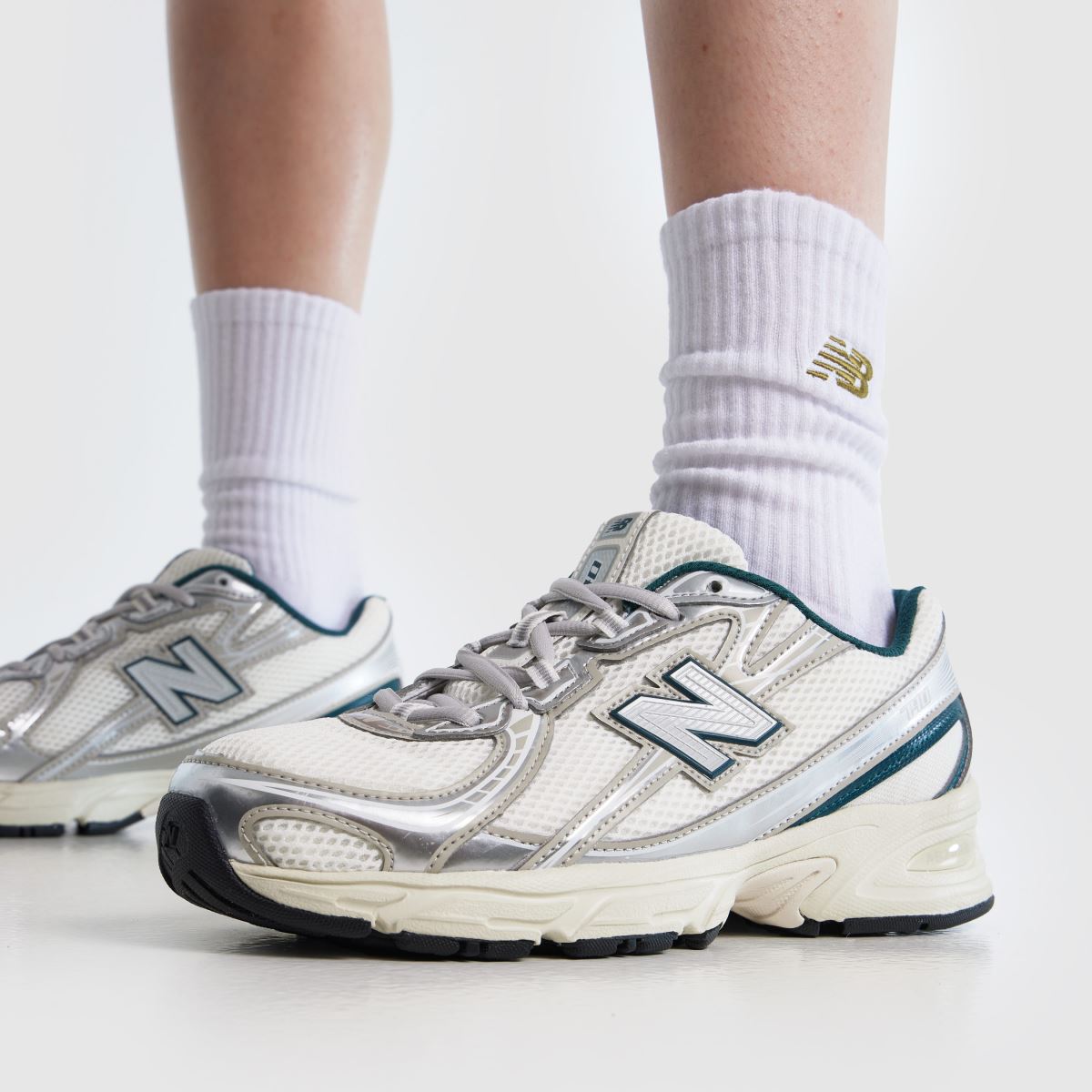 New Balance 740 in Off-White Multi New Balance 740 8