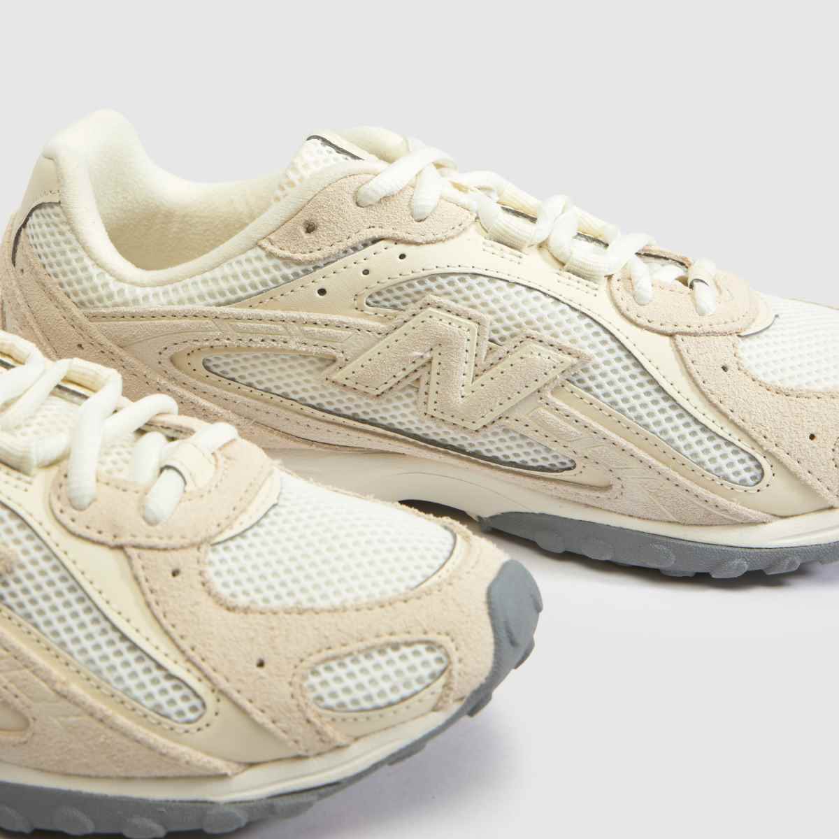 New Balance 204L in Angora & Linen New Balance 204L 4