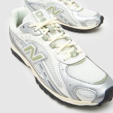 New Balance 204L in White & Green New Balance 204L,3 of 4