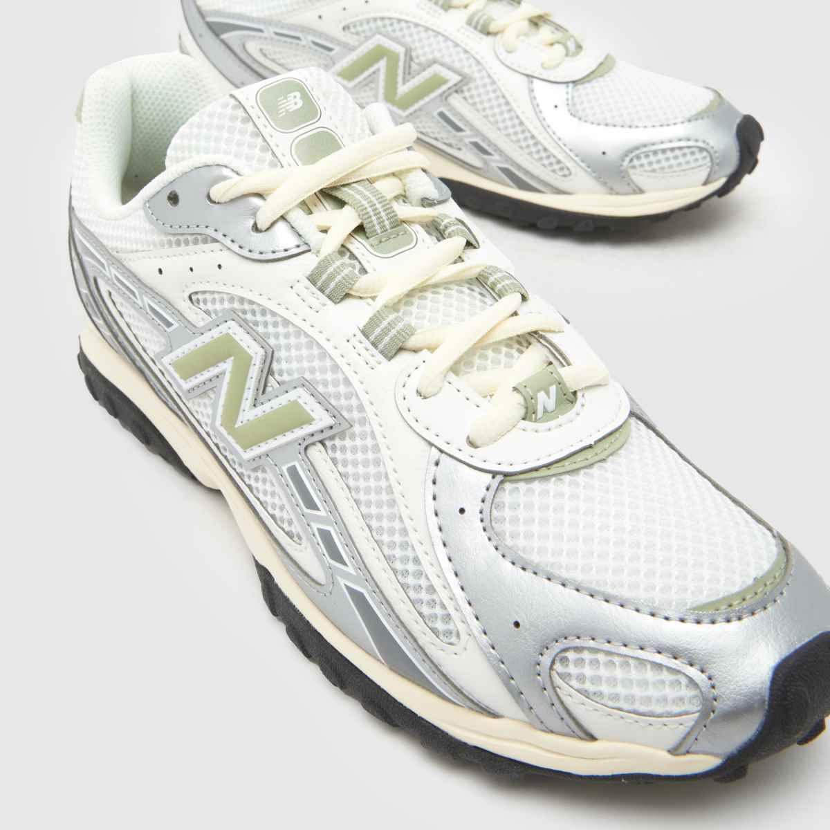 Womens White & Green New Balance 204L Trainers | schuh
