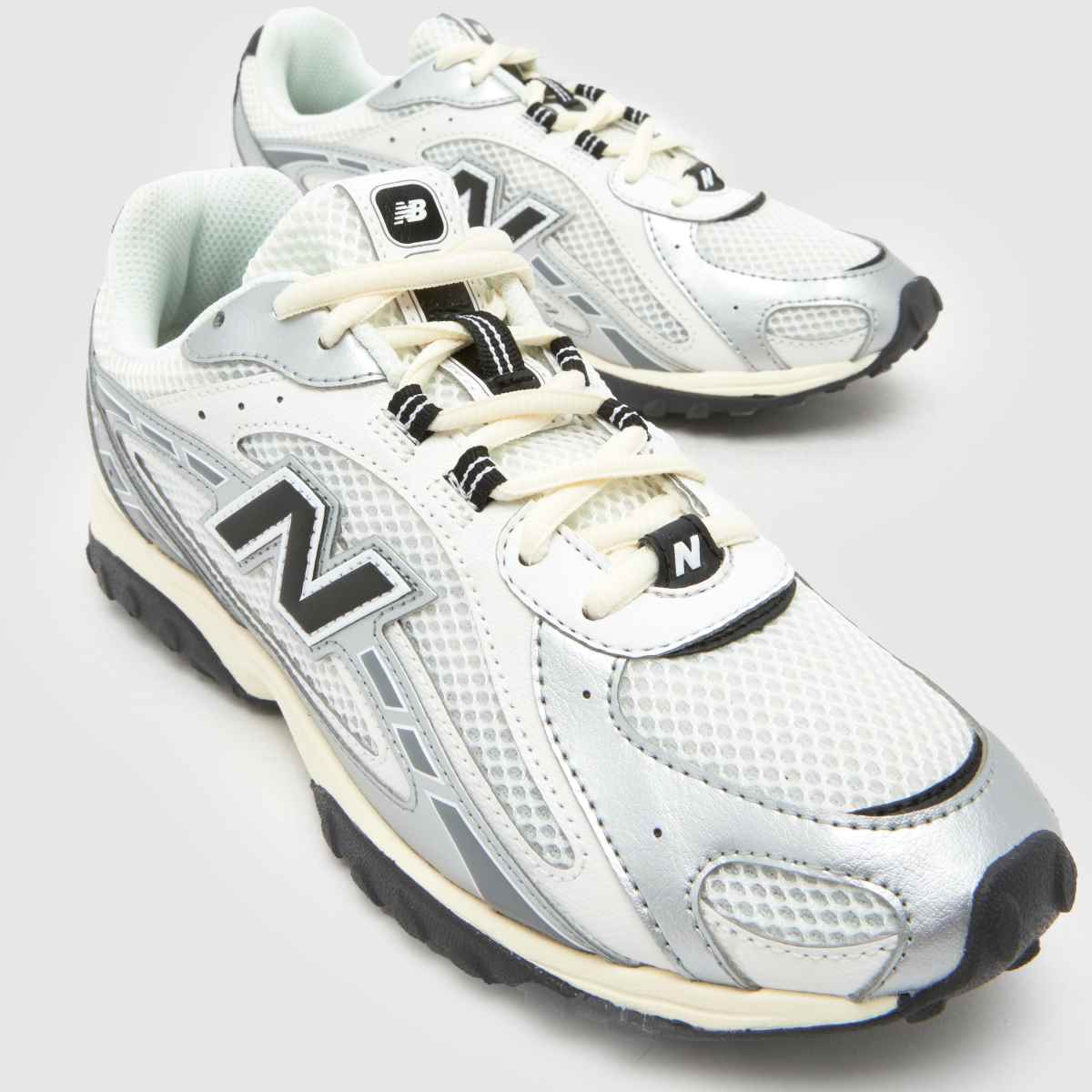 New Balance 204L in Black & Silver New Balance 204L 4