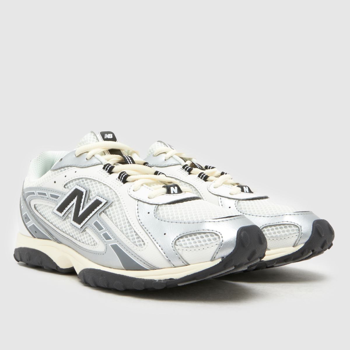 New Balance 204L in Black & Silver New Balance 204L 8