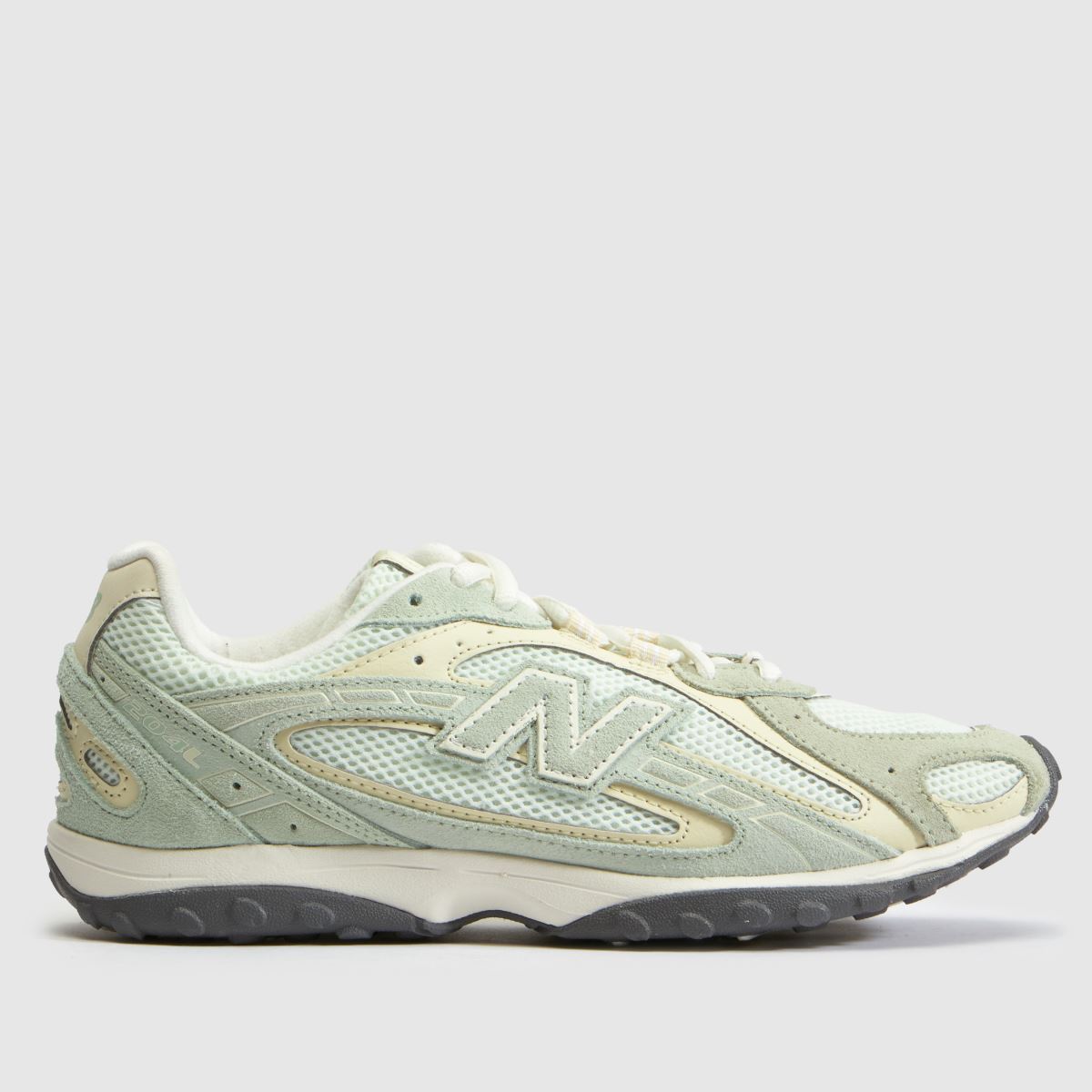 New Balance 204L in Light Green New Balance 204L