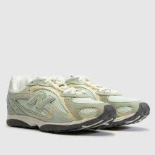 New Balance 204L in Light Green New Balance 204L,2 of 4