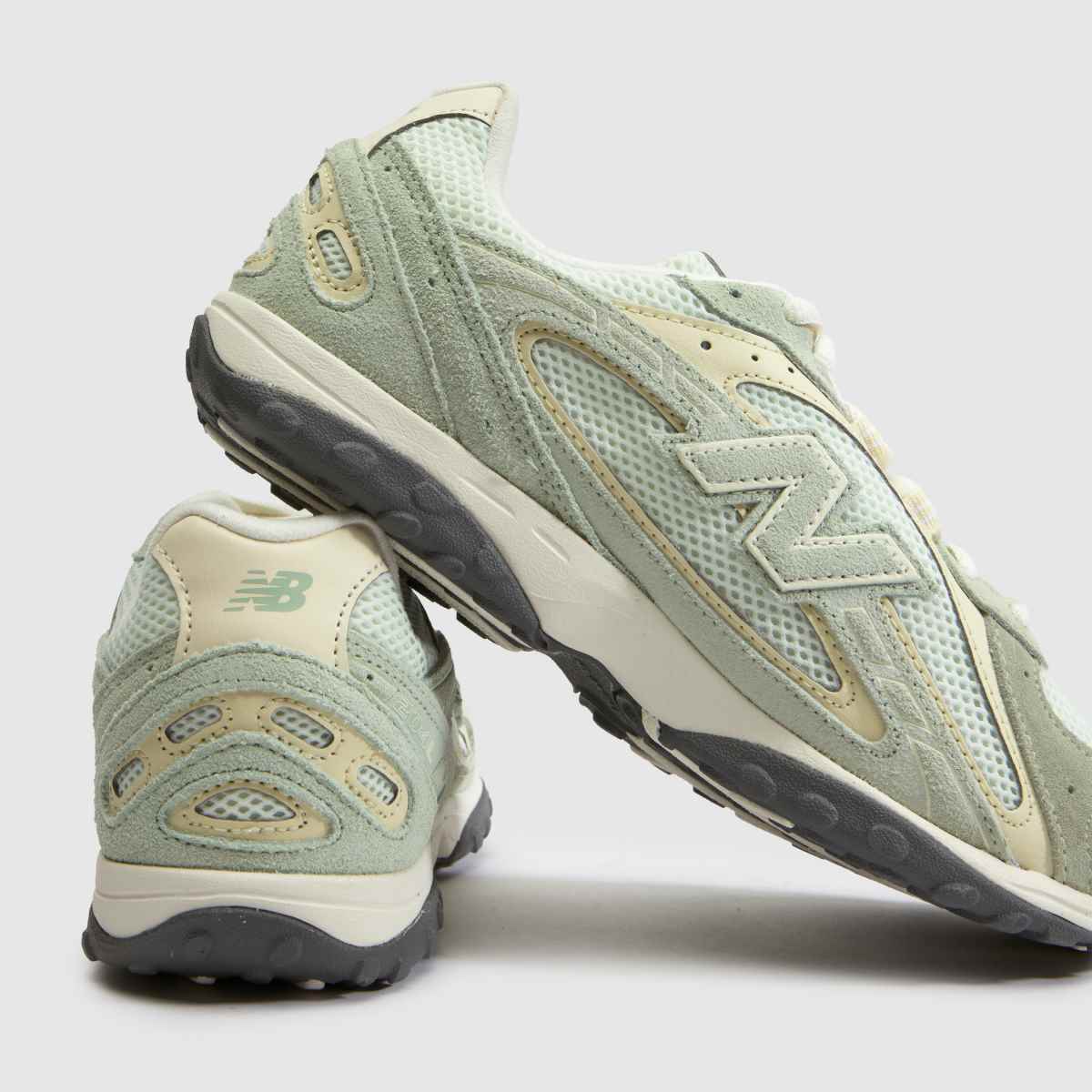 New Balance 204L in Light Green New Balance 204L 4