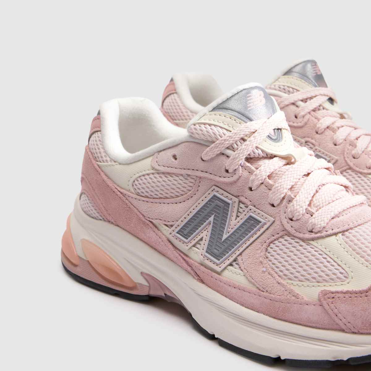 New Balance 2010 in Pale Pink New Balance 2010 4